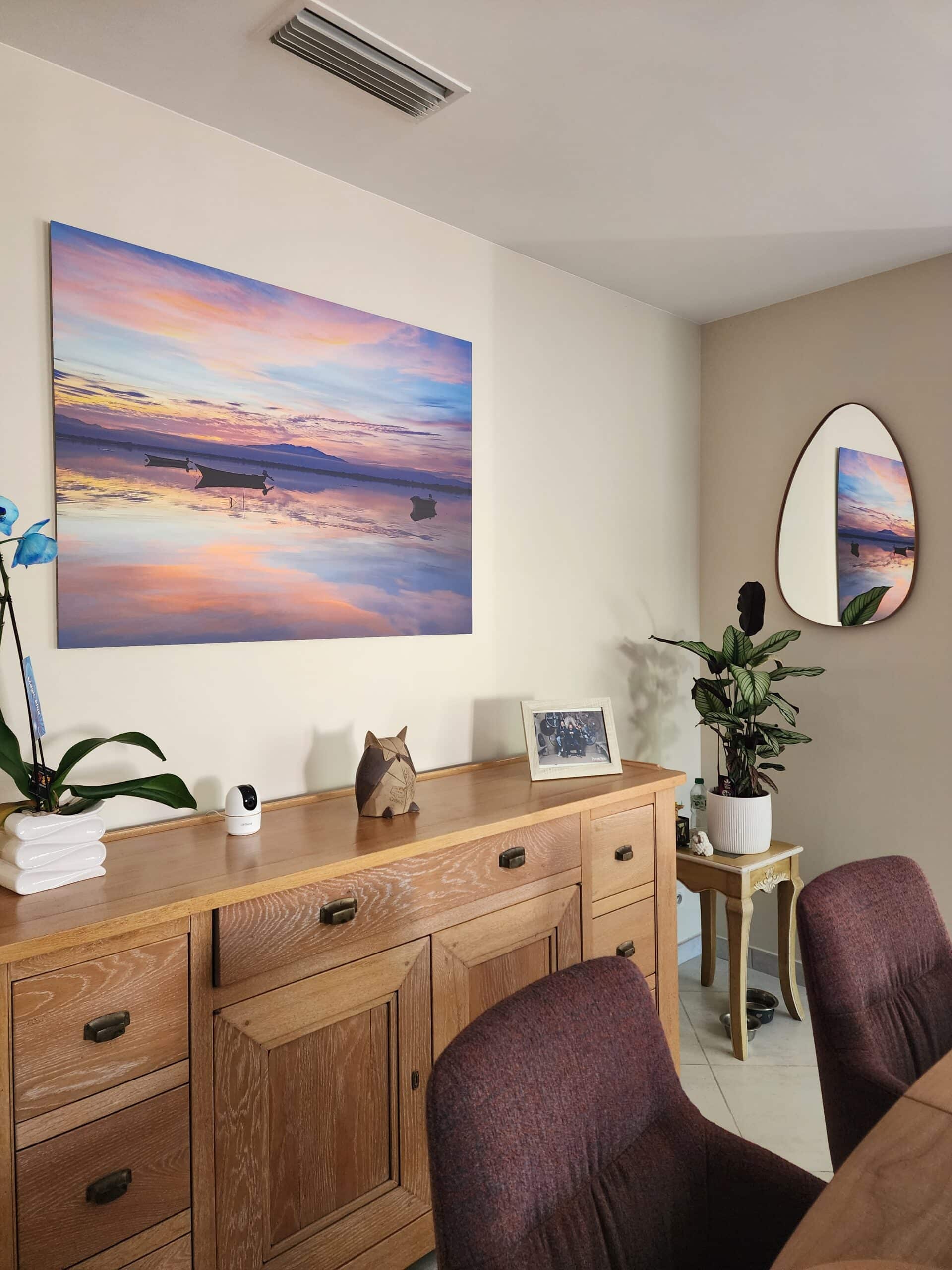 Buffet bois, grand tableau coucher de soleil et miroir ovale.